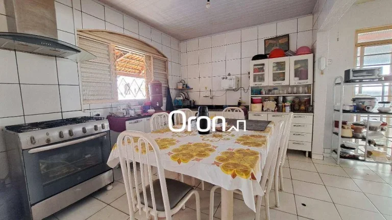 Imagem Casa com 4 dormitórios à venda, 273 m² por R$ 1.100.000,00 - Jardim América - Goiânia/GO