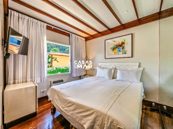Imagem Casa de Luxo à Beira Mar em Angra dos Reis: 6 Suítes, 7 Salas, 950m² - Piscina, Churrasqueira e Deck Privativo