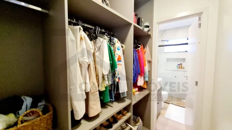 Imagem CASAL IMÓVEIS VENDE CASA CONJ ITORORO 3 SUÍTES + 2 VGS PORTEIRA FECHADA