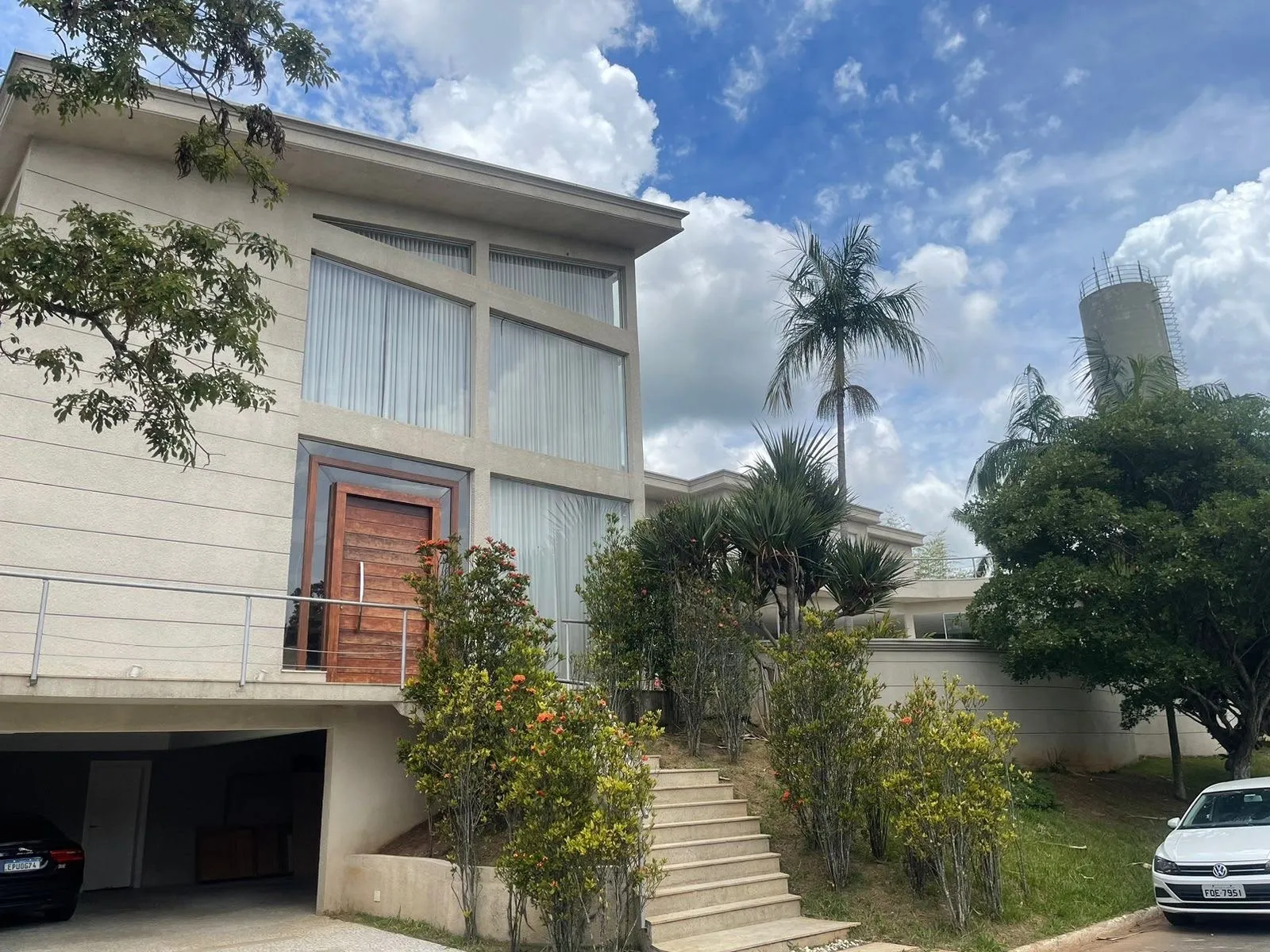 Foto do imóvel Casa de luxo à venda no Valville 2, Alphaville, 647 m², 4 suítes, piscina, 2 lotes, pé-direito duplo e lazer completo. em PARQUE SINAI, SANTANA DE PARNAÍBA - SP
