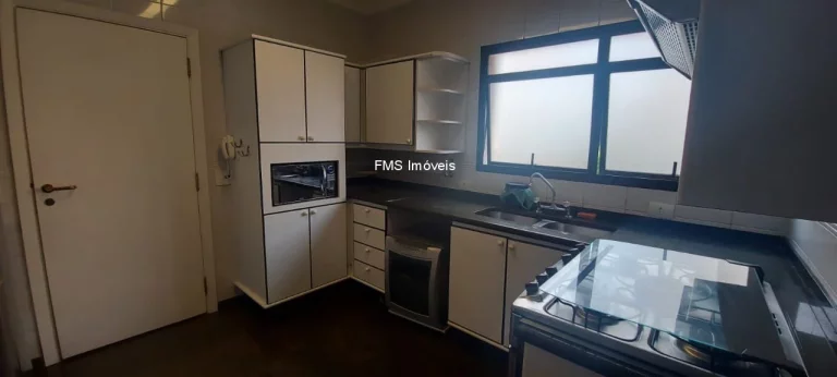 Imagem Imperdível: Apartamento de Luxo com 3 Suítes e 3 Vagas no Campo Belo, São Paulo-SP - 240m²!