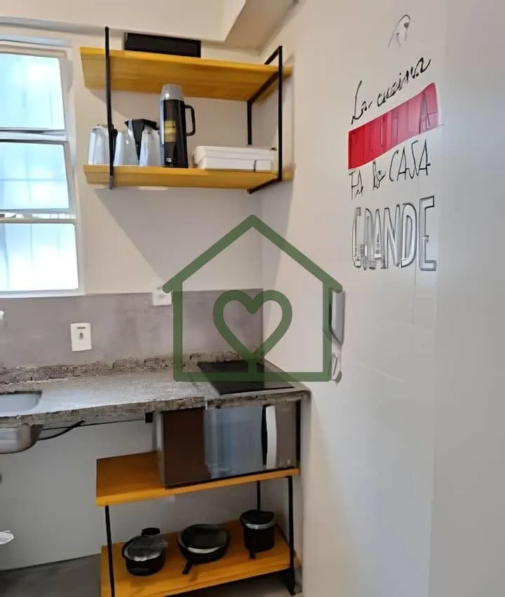 Imagem Apartamento térreo elevado, de frente e recuado, localizado em prédio com belos jardins. O imóvel...