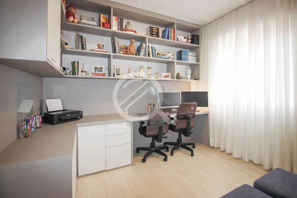 Imagem Apartamento de 3 Dormitórios com Suíte e 2 Vagas Cobertas no Bairro Petrópolis. Este apartamento ...