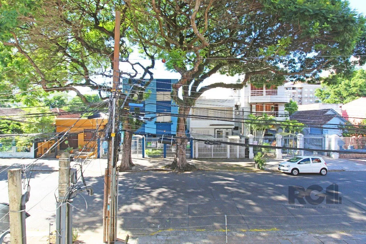 Imagem Apartamento de 2 dormitórios e 1 vaga de garagem no bairro Santana em PoA