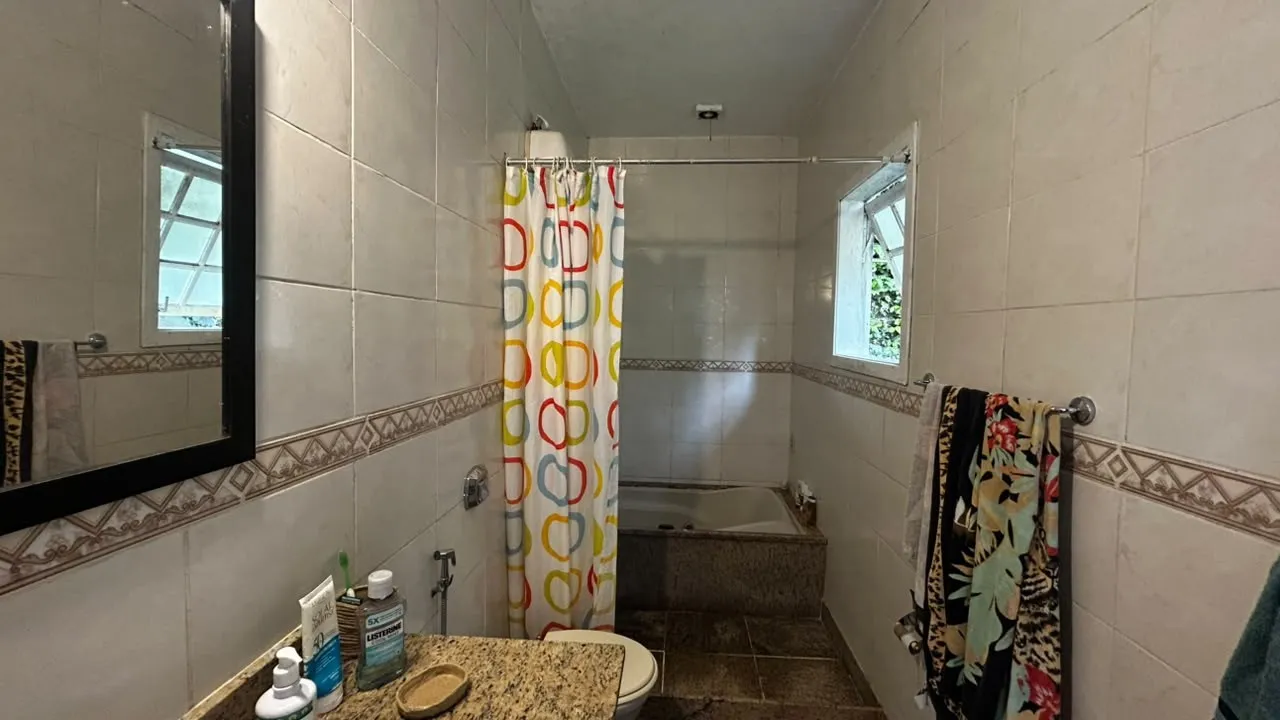 Imagem Casa em Condomínio para Venda em Petrópolis / RJ no bairro Itaipava