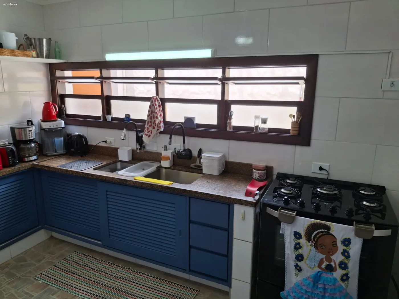 Imagem Sobrado para Venda em São Sebastião, Portal da Olaria, 3 dormitórios, 1 suíte, 4 banheiros, 2 vagas