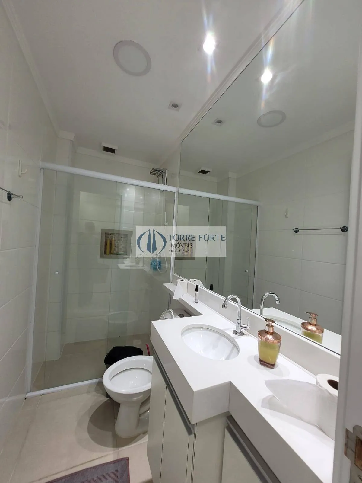 Imagem Maravilhoso apartamento 3 dormitórios, 1 suíte, 2 vagas pé na areia