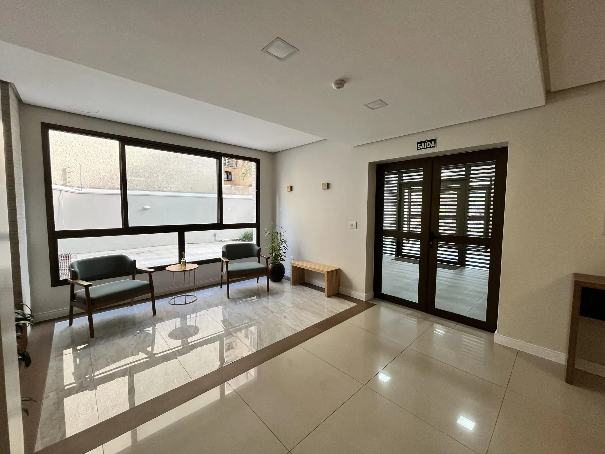 Imagem Apartamento de 3 quartos, suíte e 2 vagas de garagem no bairro Menino Deus POA