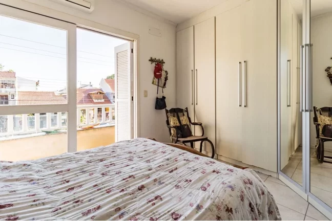 Imagem Casa para venda no bairro Guarujá em Porto Alegre