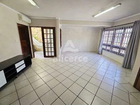 Imagem Casa à Venda em Campinas | 4 Dormitórios, Suíte, Terraço e Garagem