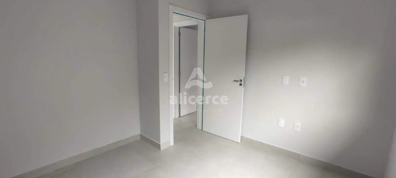 Imagem Casa à venda com 3 Quartos, 1 Suíte e 94,00m² em Ipiranga - São José/SC