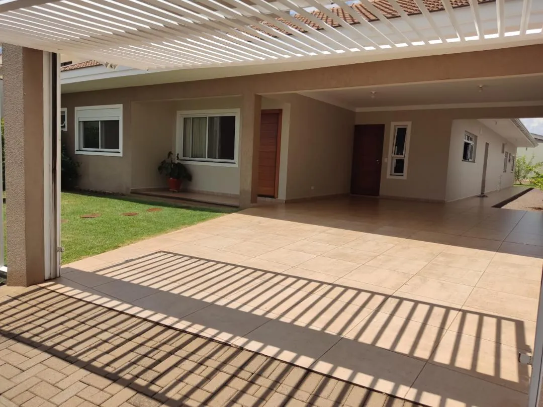 Imagem Casa com Piscina à venda em Cascavel, Recanto Tropical - 214m²