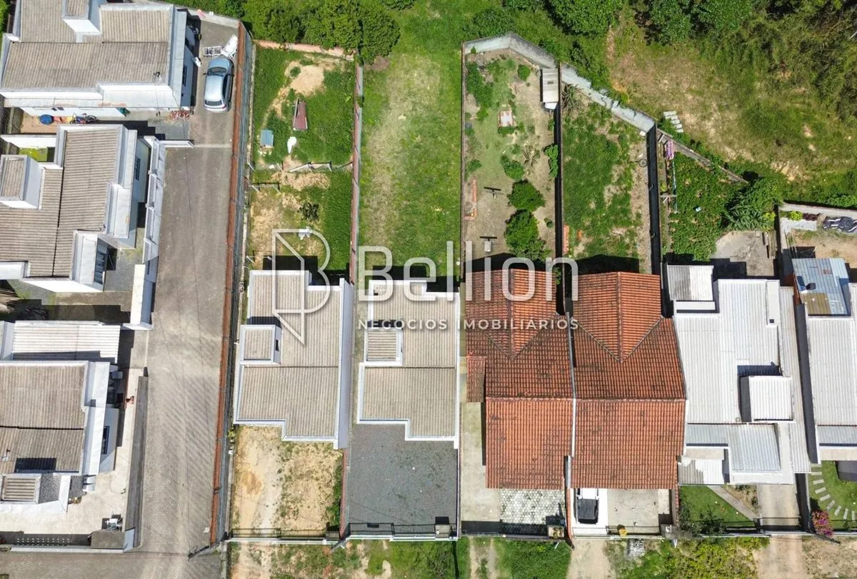 Imagem Residência situada em um bairro tranquilo em Timbó. Com um terreno espaçoso de 262,50 m², esta propriedade oferece um espaço para sua família desfrutar.