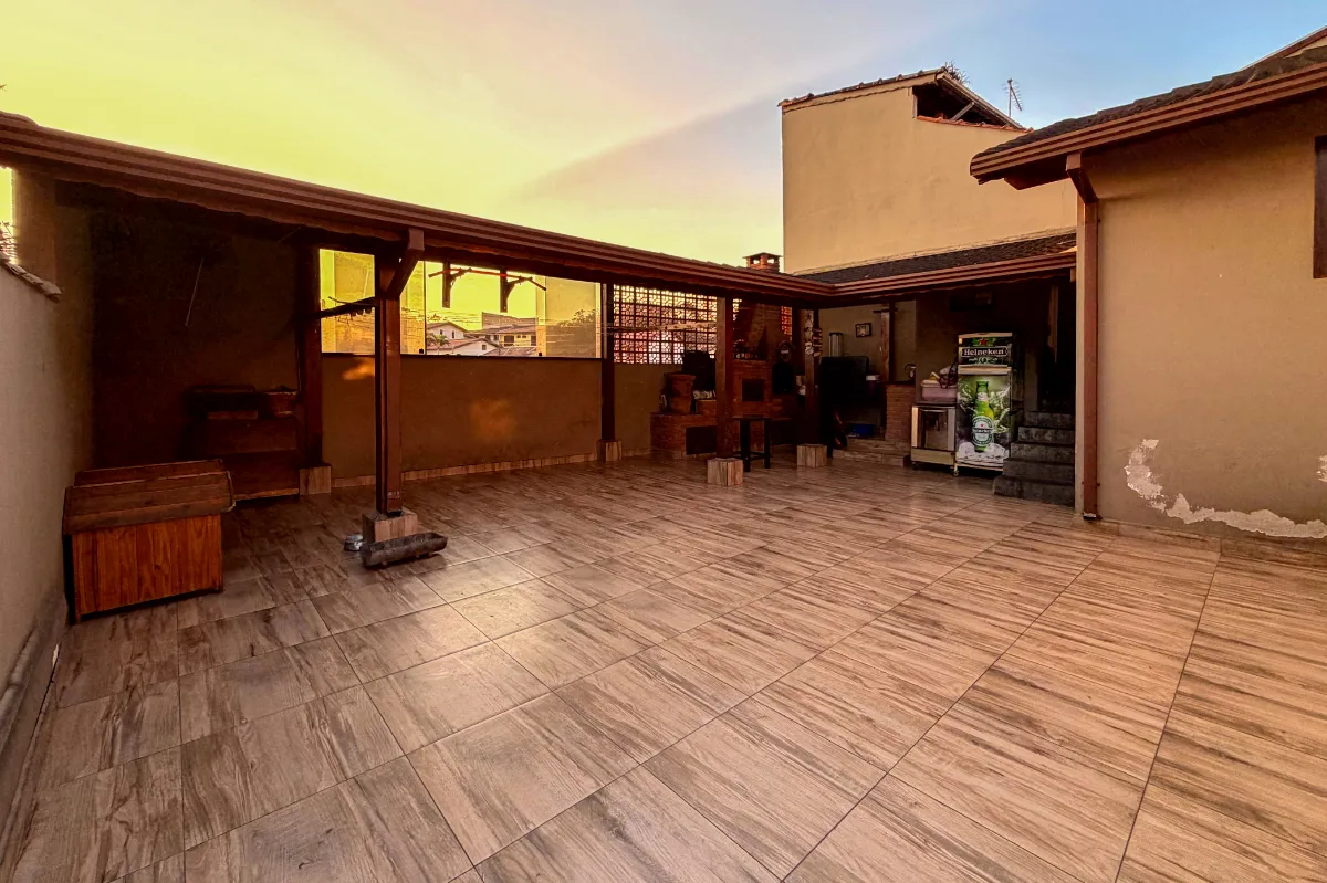 Imagem Casa de vila para venda em Centro com 4 quartos, sendo 2 suítes, 257m2