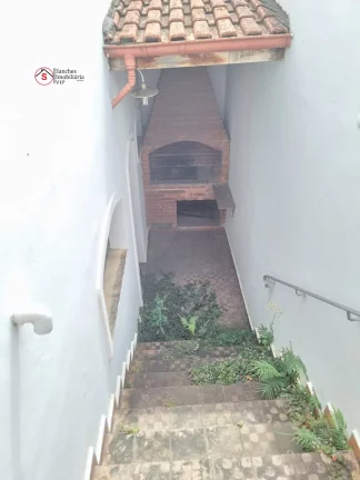 Imagem Ótimo sobrado, com 350 m de área construída, com 3 dormitórios sendo 1 suíte
