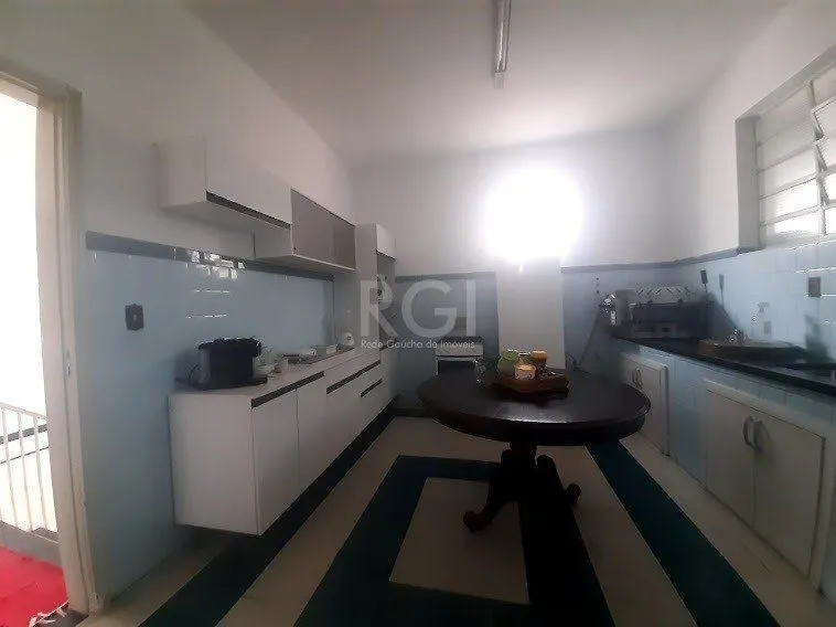 Imagem Casa para Venda - 243m², 3 dormitórios, 5 vagas - Medianeira