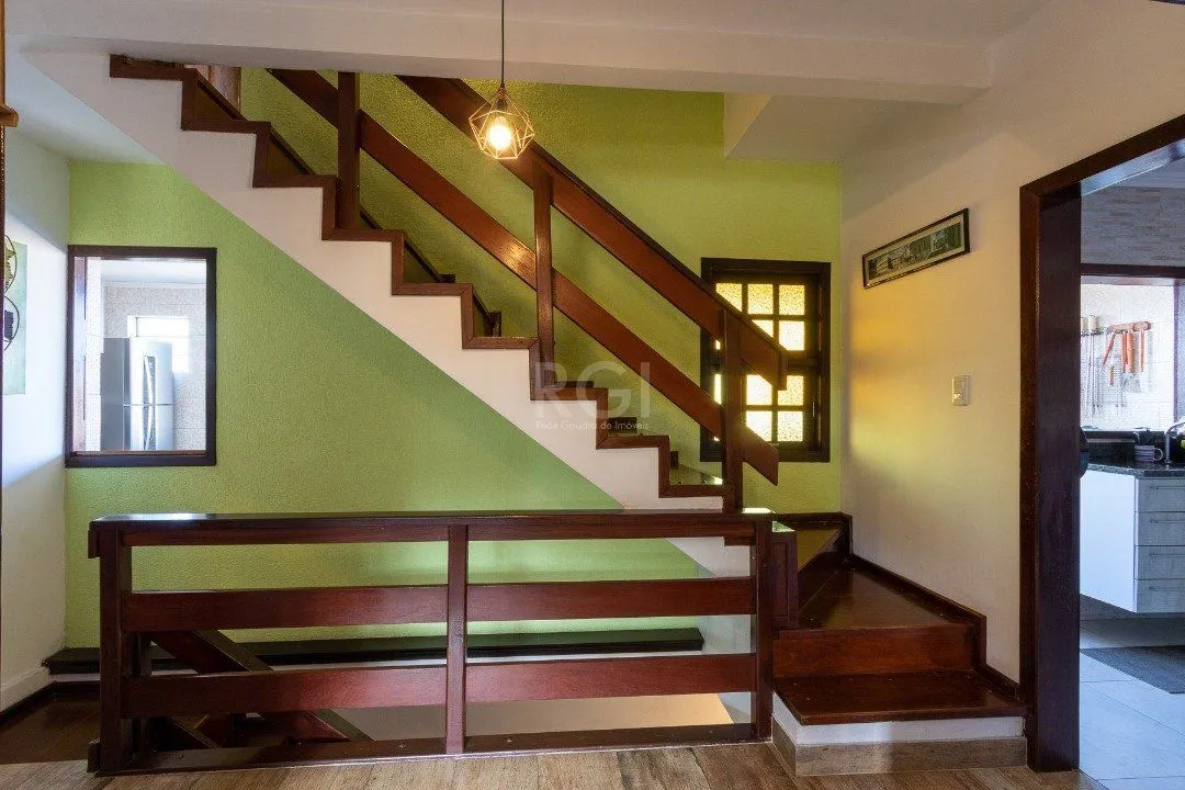 Imagem Casa para Venda - 300m², 5 dormitórios, 2 vagas - Cavalhada