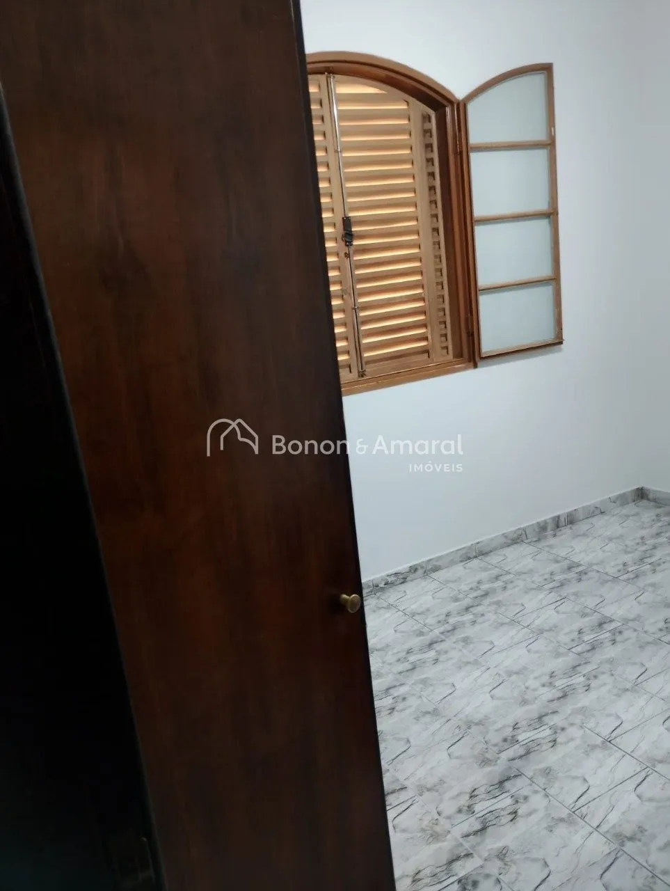 Imagem Casa Ampla e Confortável à Venda - Santa Cecília / Paulinia -SP