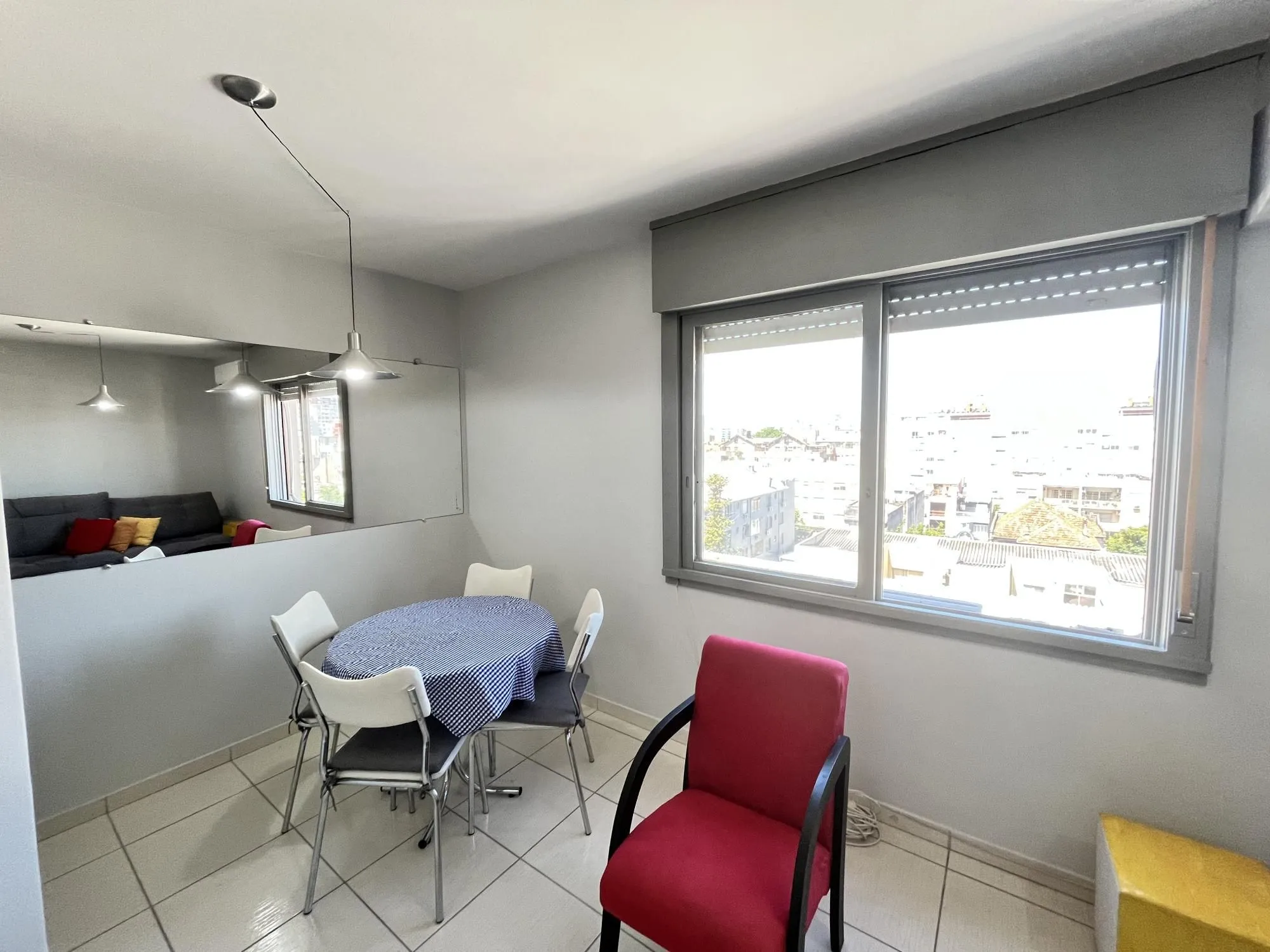 Imagem Apartamento de 2 quartos e 1 vaga de garagem no bairro Farroupilha em POA