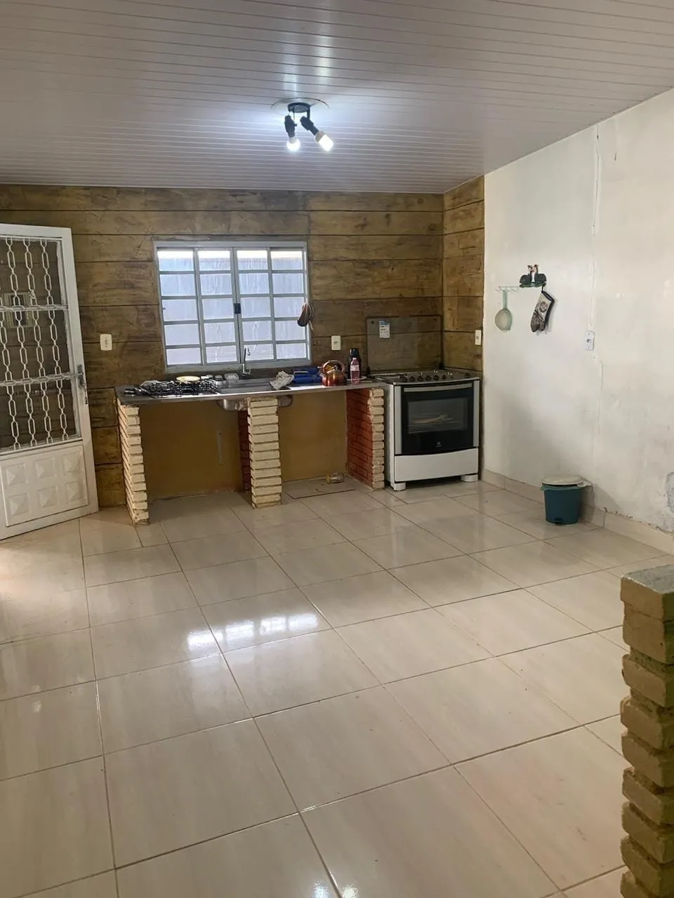 Imagem Chácara à venda 2 Quartos, 4 Vagas, 700M², Goiabal, Pindamonhangaba - SP