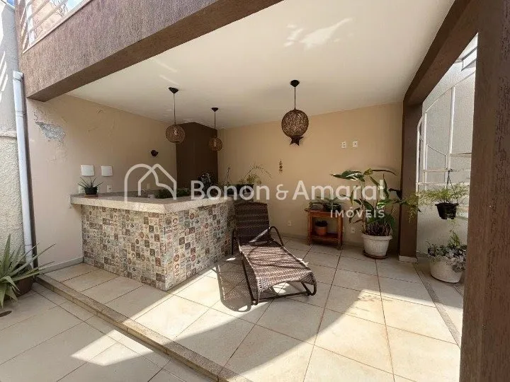 Imagem Casa com 4 Quartos e 4 banheiros à Venda no Jardim Santa Genebra
