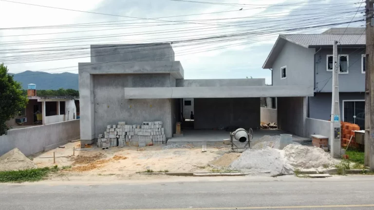 Imagem Linda Casa à Venda em Campo Duna, Garopaba-SC: Conforto, Segurança e Lazer!