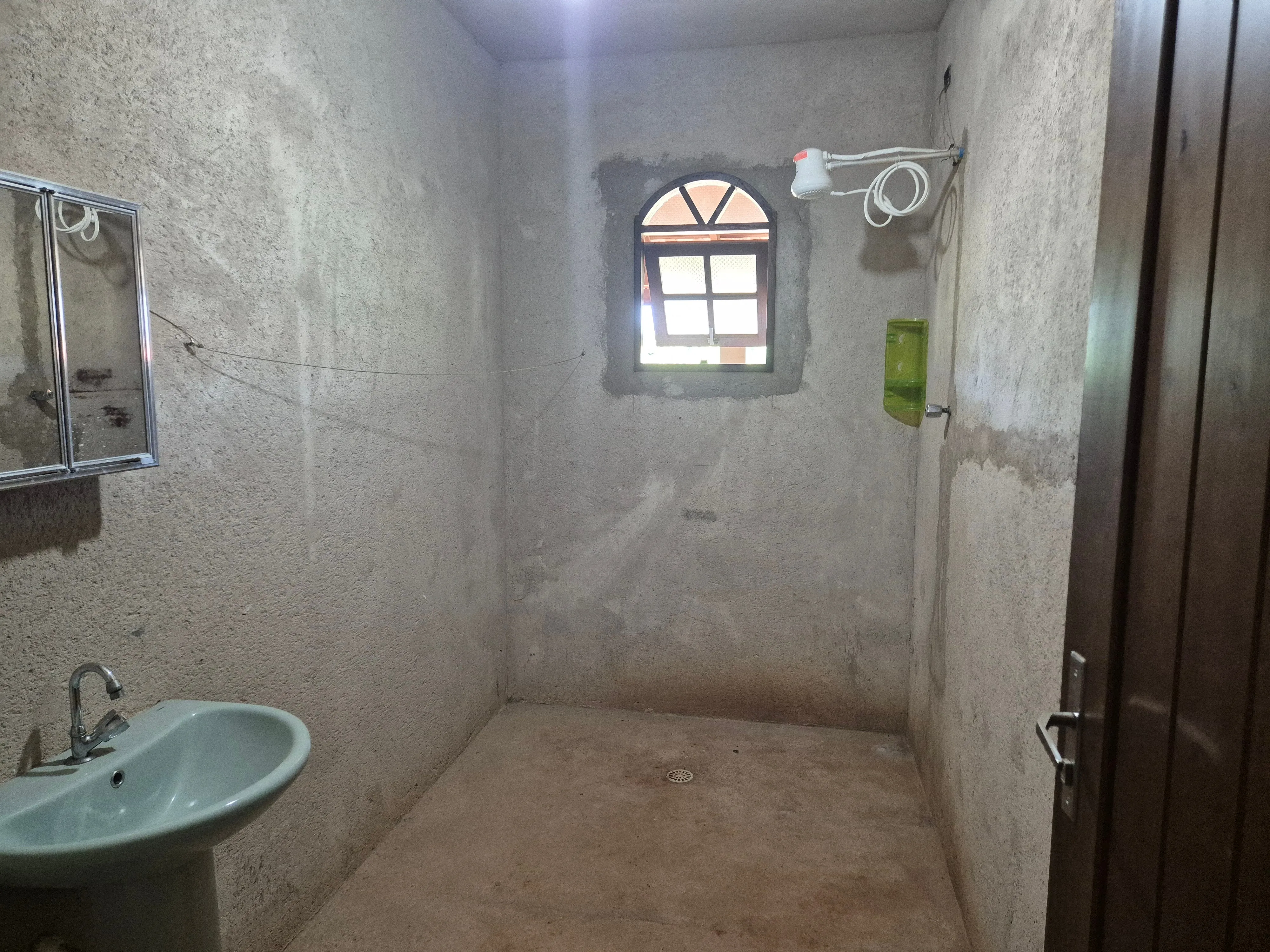 Imagem Chácara de esquina | Condomínio Arco-Íris - Salto de Pirapora | 2.000 m² de terreno | 230 m² de área construída | 3 dormitórios, sendo 1 suíte | Campo