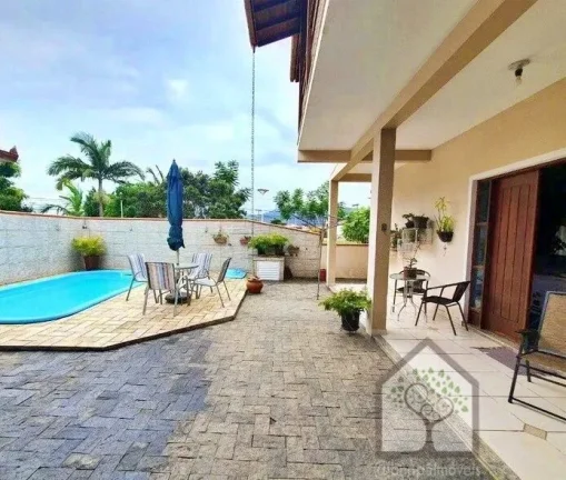 Imagem Excelente Casa com 370 m² no Carianos