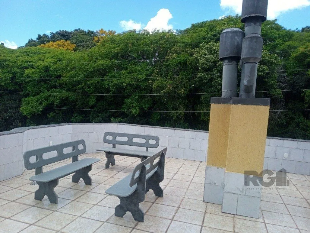 Imagem Vende prédio com 3 apartamentos, 9 dormitórios, 3 suíte, 3 salas amplas com churrasqueira, box 8 vaga coberta, 479 m² por R$ 2.150.000,00- São João - Porto Alegre/RS