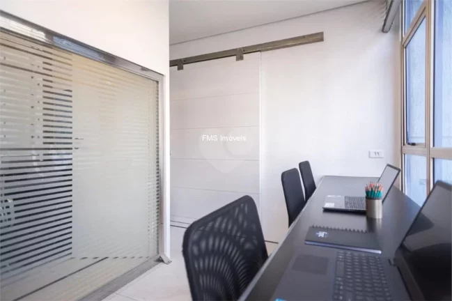 Imagem Conjunto Comercial à Venda em São Paulo-SP, Bairro Cerqueira César: 1 Sala, 2 Vagas, 62m²!