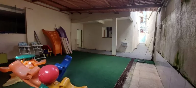 Imagem CASA DUPLEX A VENDA COM 07 QUARTOS 2 SUÍTES E 4 VAGAS DE GARGENS NA PRAIA