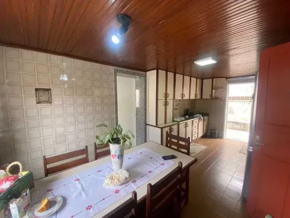 Imagem Casa com 3 dormitórios sendo 1 suíte e 3 vagas de garagem no Centro de Porto Belo