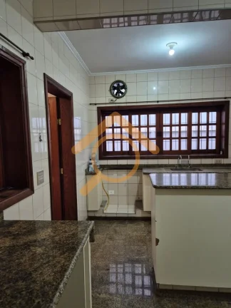 Imagem Imperdível: Casa à venda na Vila Mariana, São Paulo-SP. 3 quartos, 1 suíte, 2 salas, 3 banheiros, 2 vagas, 210m².