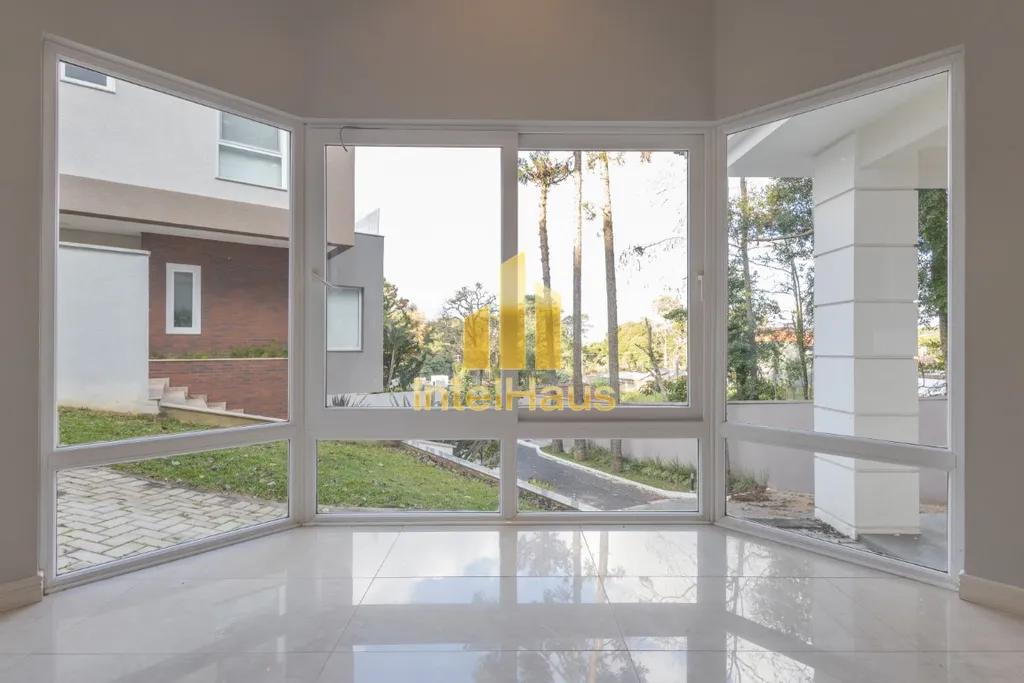 Imagem Esta residência de 487 m² no Campo Comprido é uma oportunidade estratégica para quem busca ampli...
