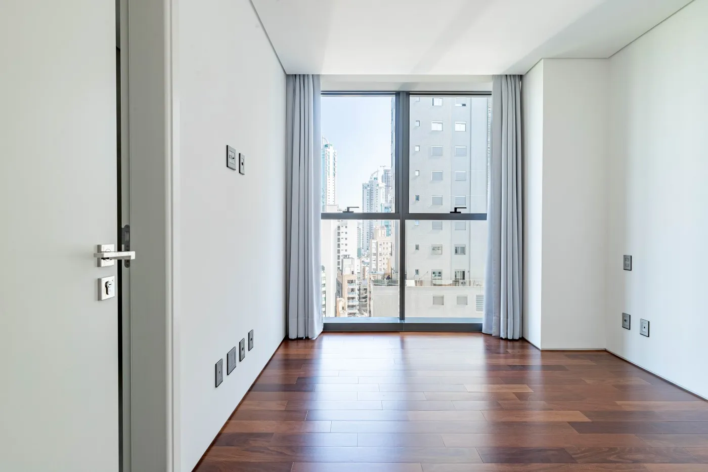 Imagem Apartamento Frente Mar para Venda em Balneário Camboriú, CENTRO, 4 dormitórios, 4 suítes, 5 banheiros, 4 vagas