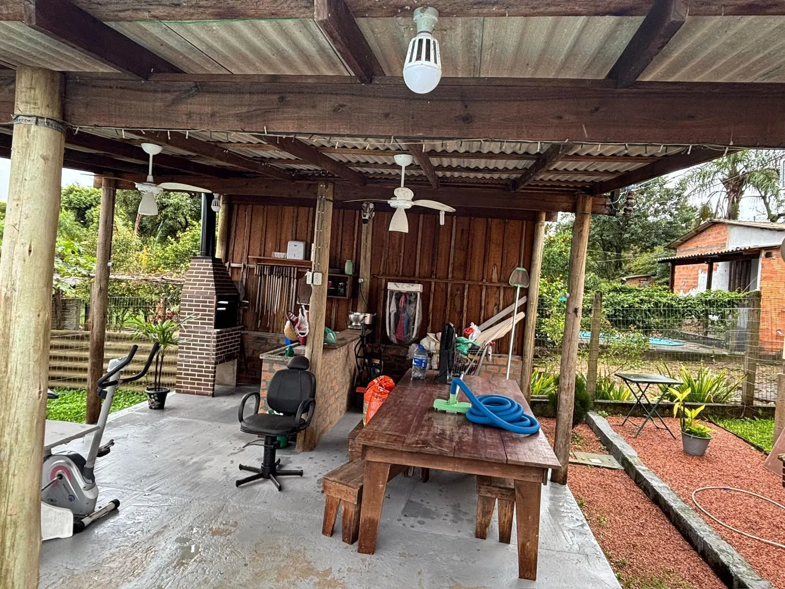 Imagem SITIO COM DUAS CASAS E PISCINA NA RESTINGA