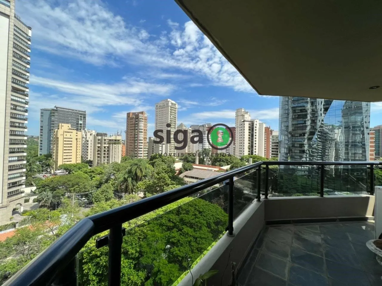 Imagem Sofisticação no Itaim 4 dorms - 220m2 com Vista Permanente para o Parque do Povo!