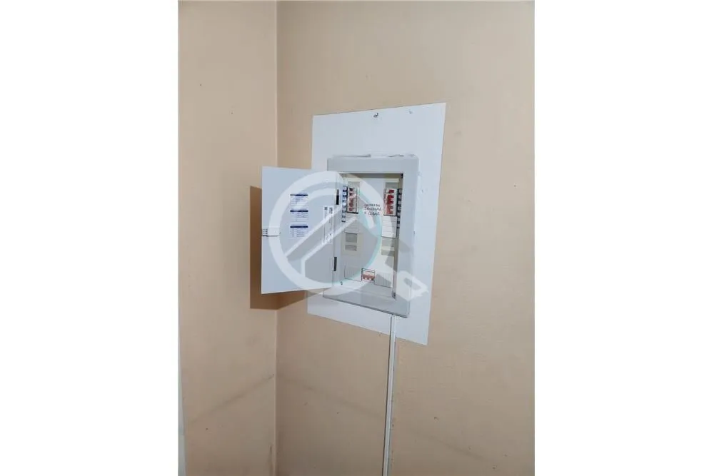 Imagem Dependência de empregada, uma sala ideal para receber família e amigos, uma espaçosa cozinha, est...