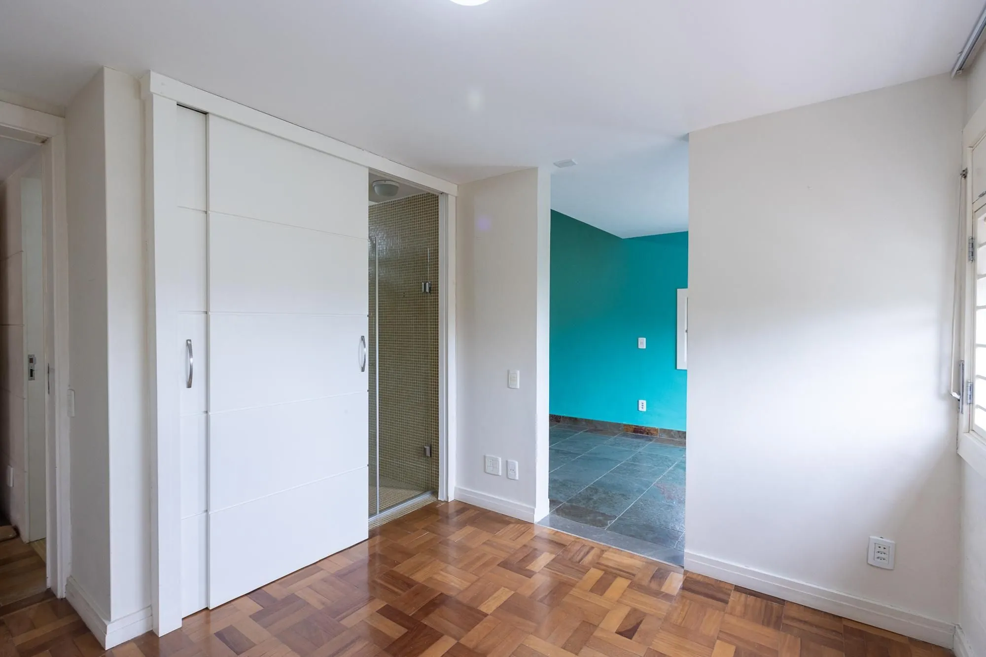 Imagem Casa com 4 dormitórios à venda, Jardim Isabel, Porto Alegre