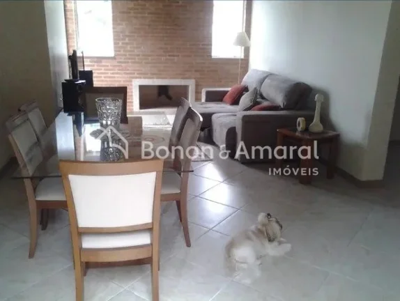 Imagem Esta casa está localizada no condomínio Colinas Ermitage, em Sousas, Campinas-SP, em um terreno de...