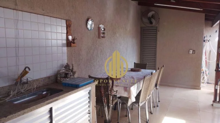 Imagem Casa em condomínio com 3 dormitórios para alugar, 180 m² por R$ 2.500/mês