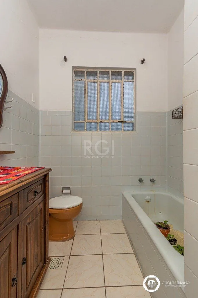 Imagem Casa para Venda de 3 dormitórios, no bairro Petrópolis