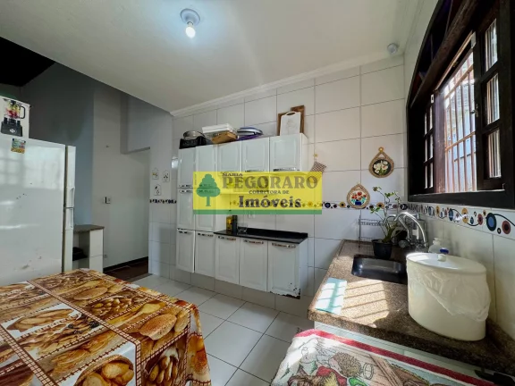 Imagem Casa à com churrasqueira venda na Martim de Sá, 3 quartos, 1 suíte, 1 sala, 2 banheiros, 2 vagas, 128m².
