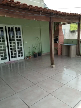 Imagem Sobrado Grande com 235 m² 3 Dormitórios e 2 vagas de Gargens