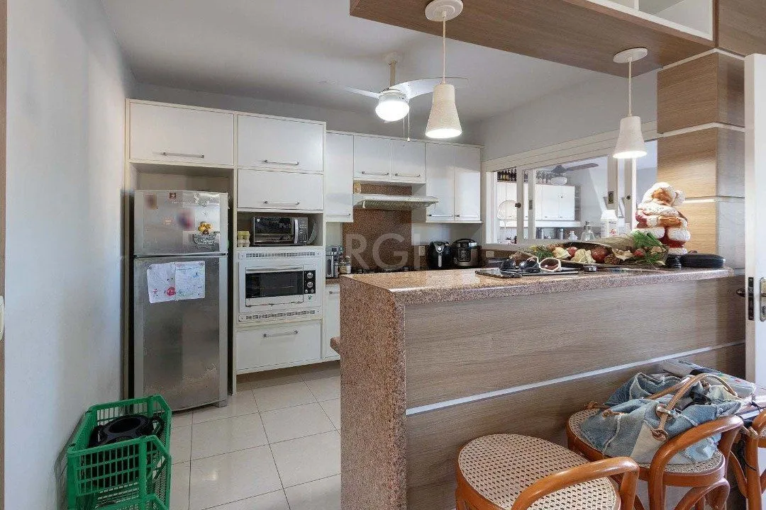 Imagem Casa para Venda com 4 dormitórios no bairro Hípica