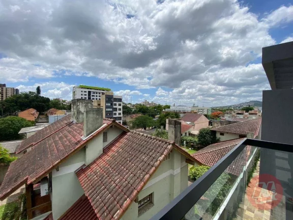 Imagem No bairro Tristeza, casa em condomínio com 2 andares, 3 dormitórios, suíte e 2 vagas.