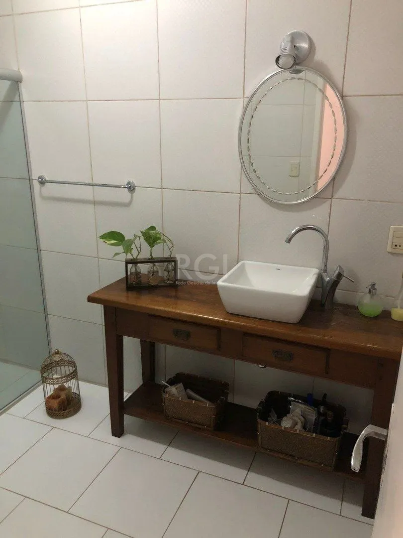 Imagem Casa para Venda com 3 dormitórios, sendo 1 suites e 3 vagas no bairro Guarujá