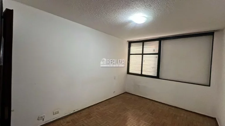 Imagem Apartamento com 3 dormitórios no Condomínio Edifício Pedro Salomão, no Centro de Uberaba!