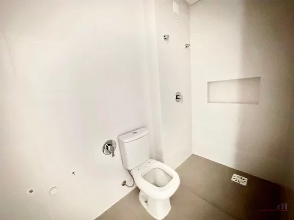 Imagem More com praticidade e estilo no coração de Florianópolis! Apresentamos este moderno estúdio rec...