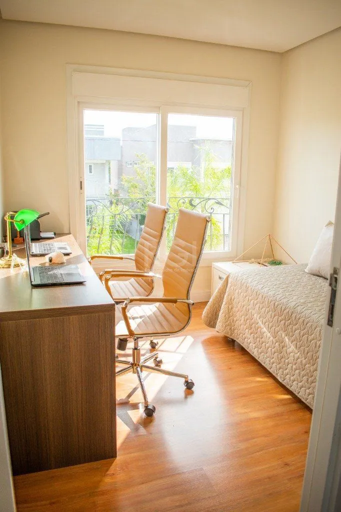 Imagem Casa para Venda - 243.12m², 4 dormitórios, sendo 1 suites, 4 vagas - São Vicente